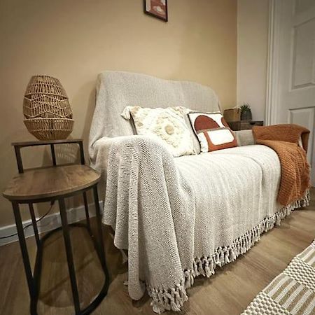 The Hive - Cosy Studio In Wells City Centre Екстериор снимка