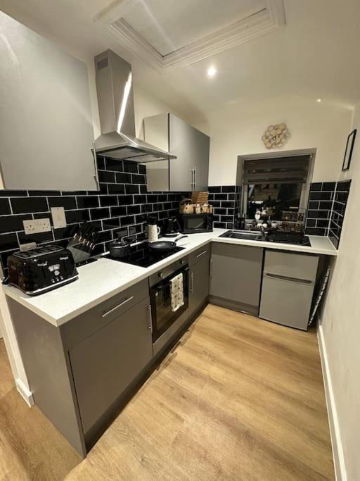 The Hive - Cosy Studio In Wells City Centre Екстериор снимка